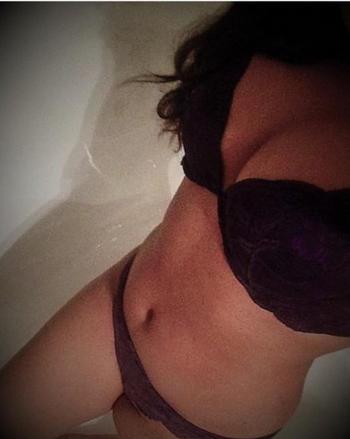 , 20  female escort, Kitchener