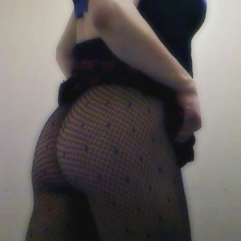 , 23  female escort, Kitchener