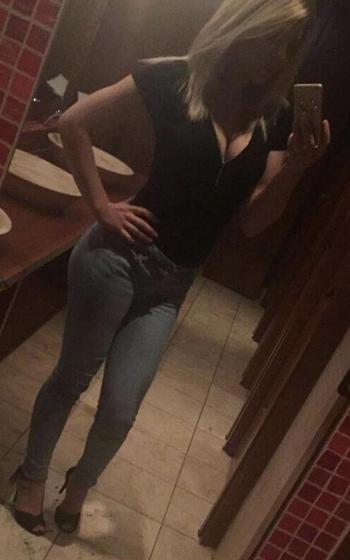 , 21  female escort, Kitchener