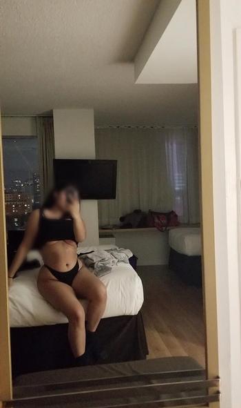 , 21  female escort, Kitchener