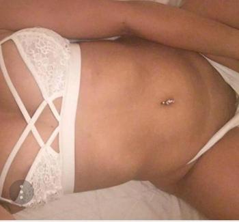 , 19  female escort, Kitchener